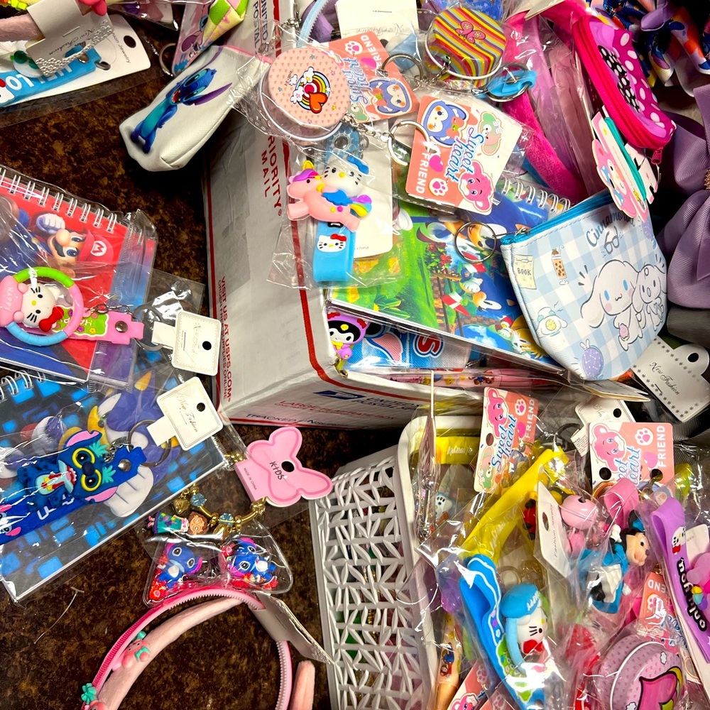 Hundreds of $4 items!!!